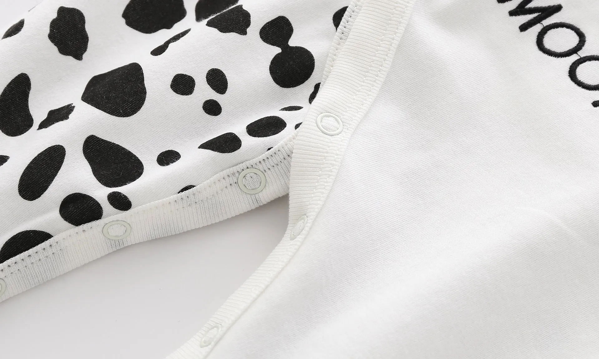 Newborn Jumpsuit Long-Sleeved Slanted Open Button Love Cows Baby Rompers