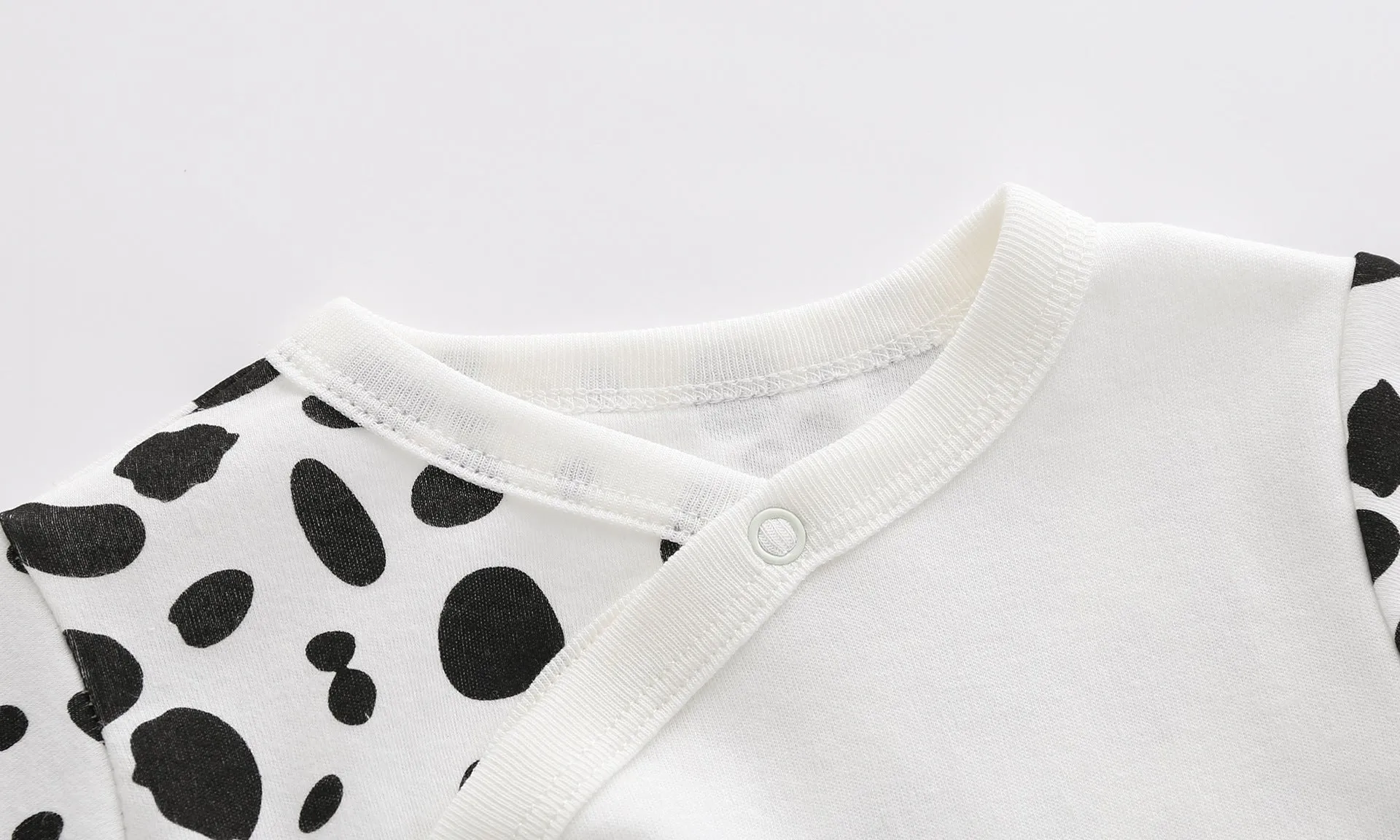 Newborn Jumpsuit Long-Sleeved Slanted Open Button Love Cows Baby Rompers